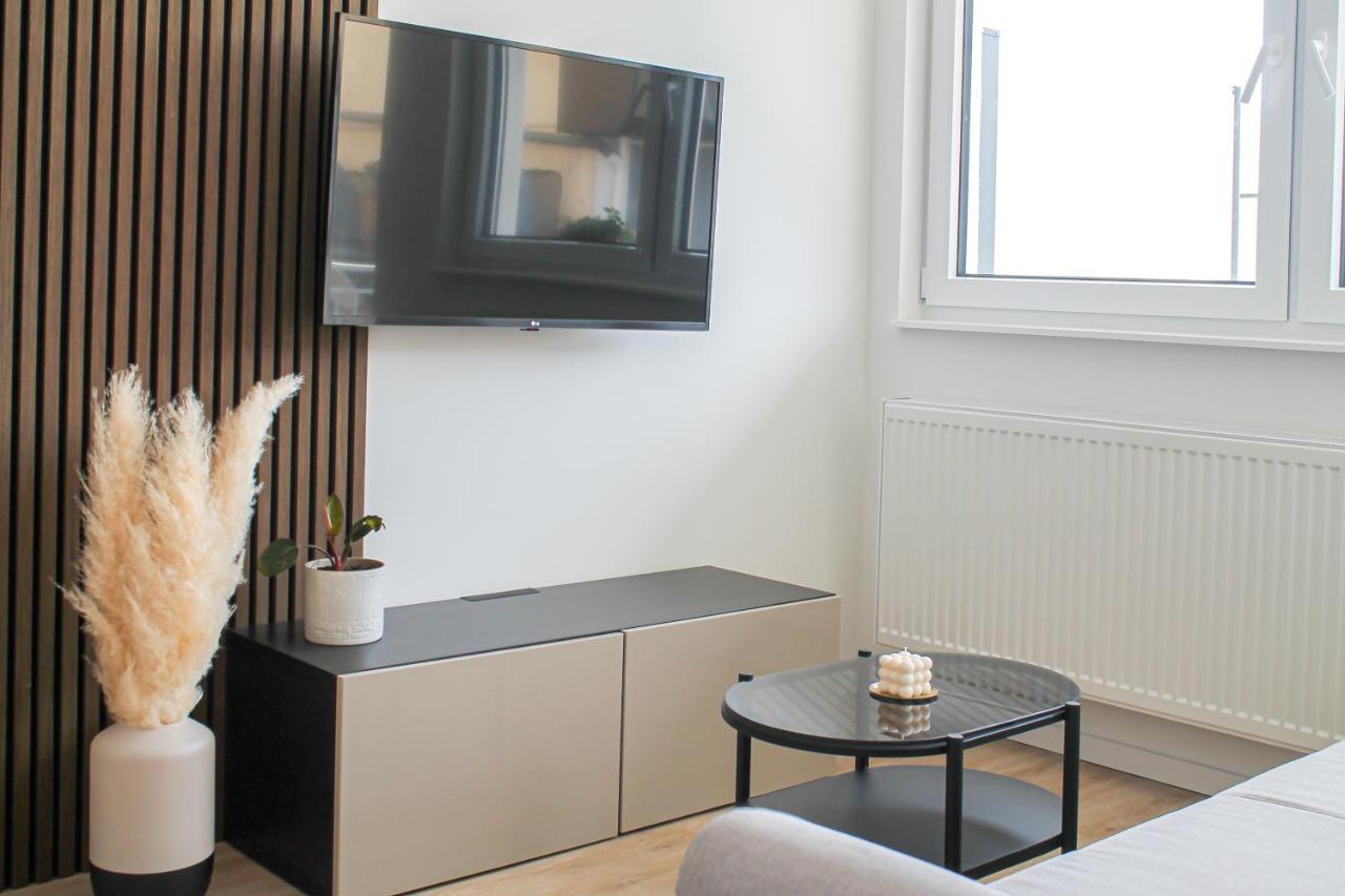 Special Apartment - Stadtnah, Balkon, Parkplatz, E-Ladestation, Gitterbox Fuer Fahrraeder, Fitnessstudio Koblenz  Kültér fotó